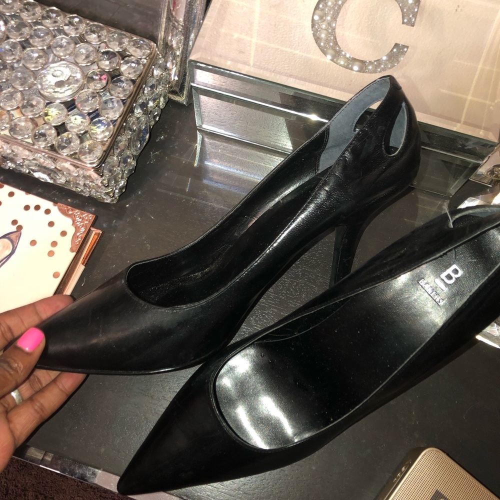 Basic black pumps with cut out detail.